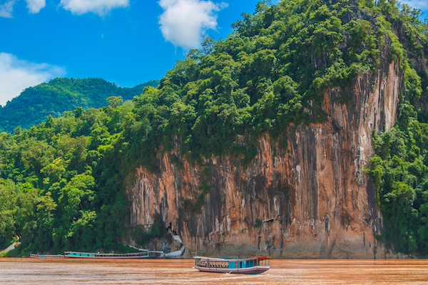 river-Pak-Ou-caves-Laos-Fleewinter